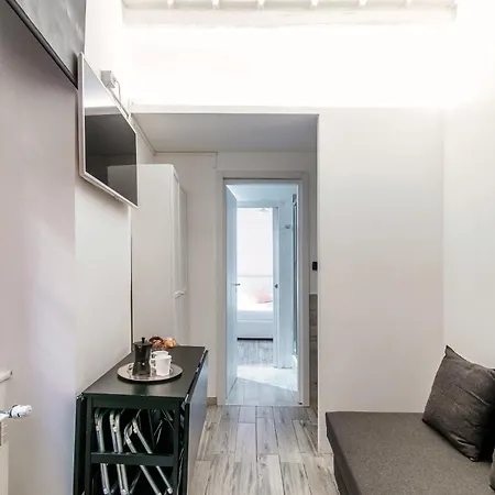Joivy Cosy 4-bed Near Duomo Di קומו