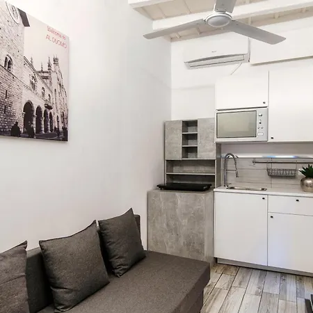 Joivy Cosy 4-bed Near Duomo Di דירה *